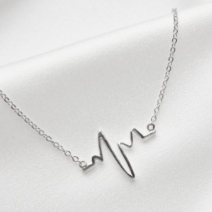 By Sofia Wistam “Heartbeat Silverhalsband” – Halsband