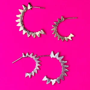 Stiftörhänge - Spetsiga Taggar