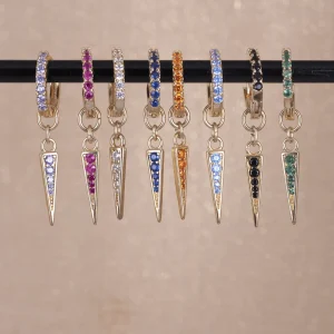 Kort zirkoner & tagg - örhängen guld