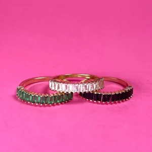 Ring med flera baugettslipade zirkoner