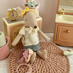 Miniatyr – Virkat hårband till storasyster mus med rosett, finns i flera olika färger